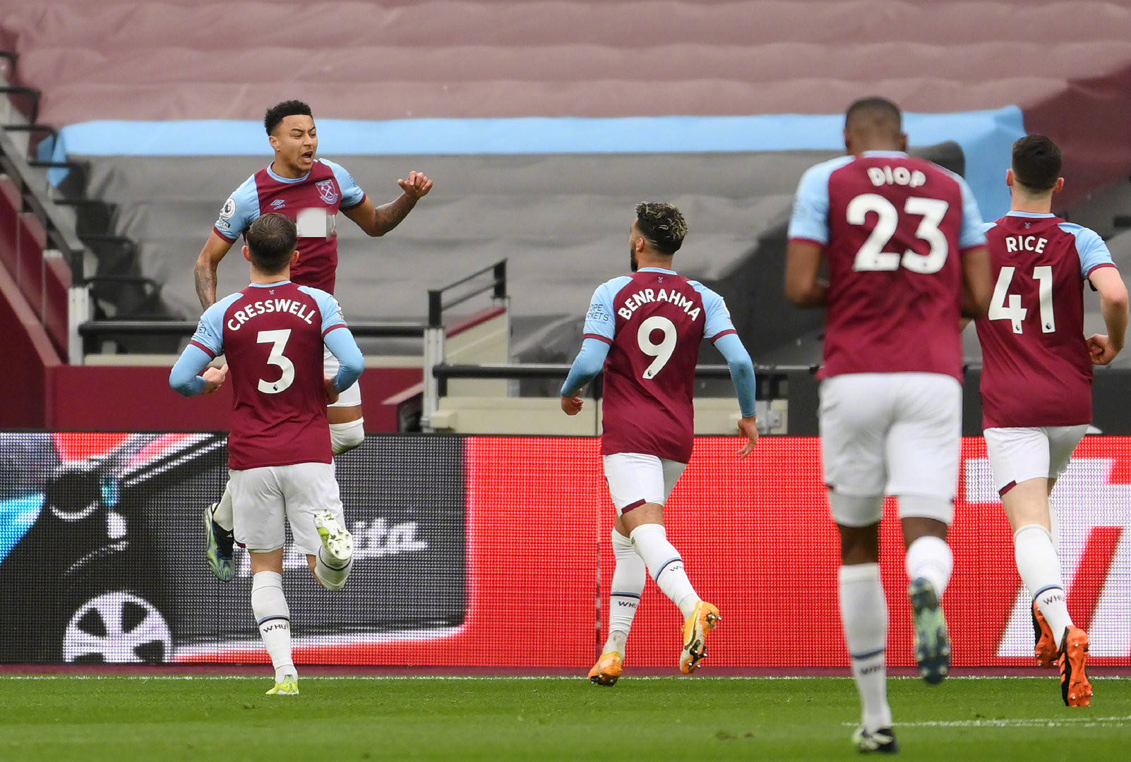 在主场比赛 在主场比赛