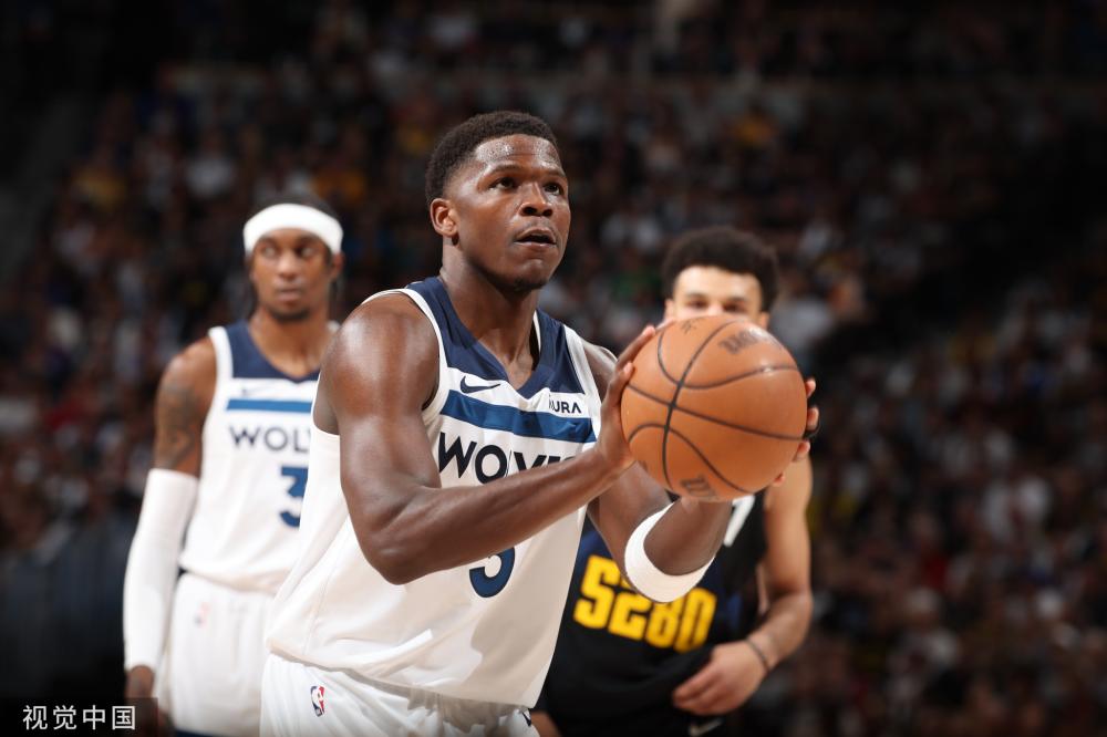 一个沉痛的 一个沉痛的