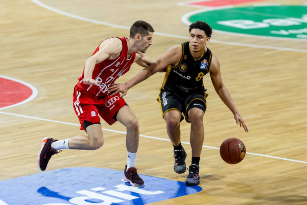 场上继续突 场上继续突